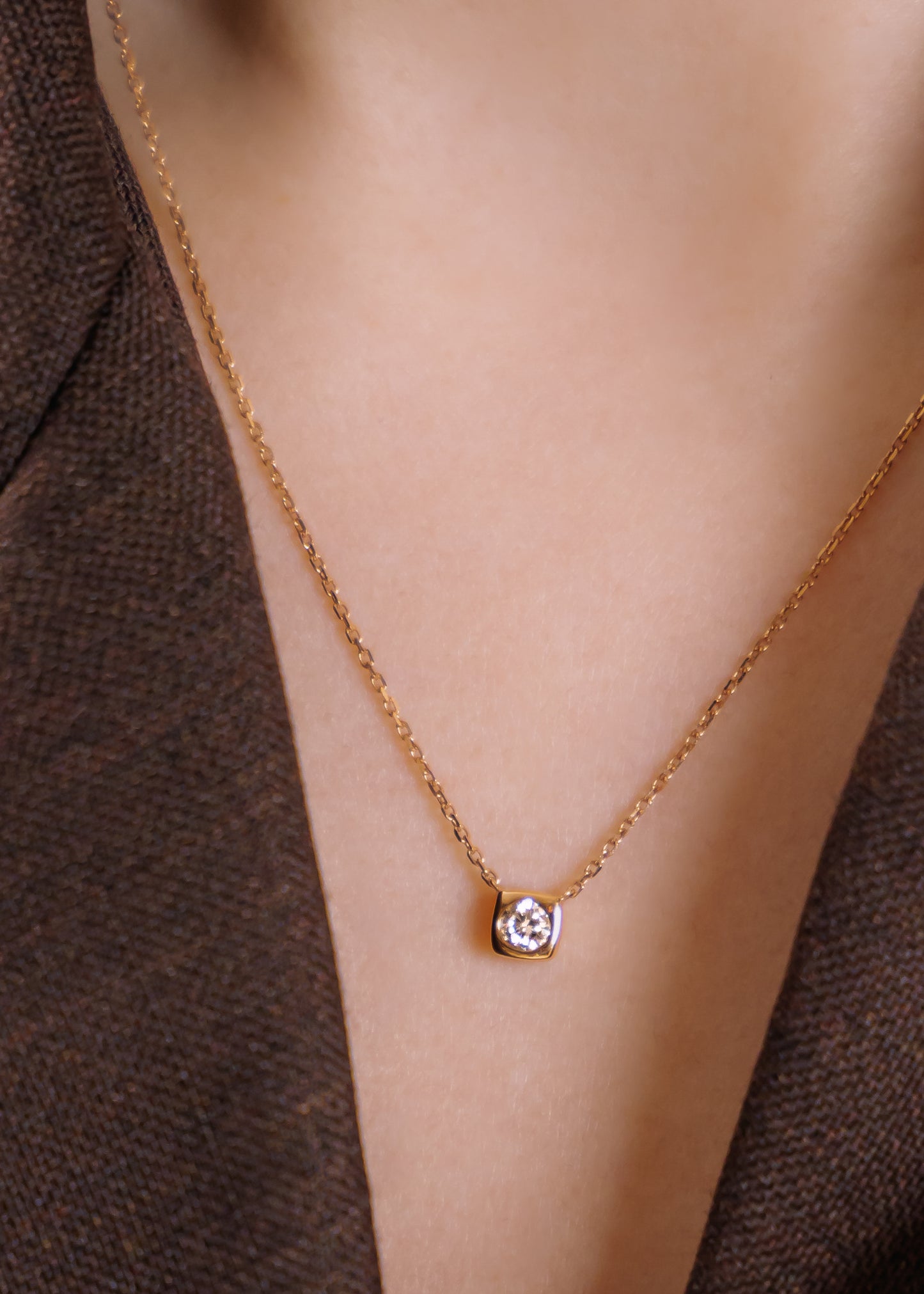 Simple Round Diamond Necklace